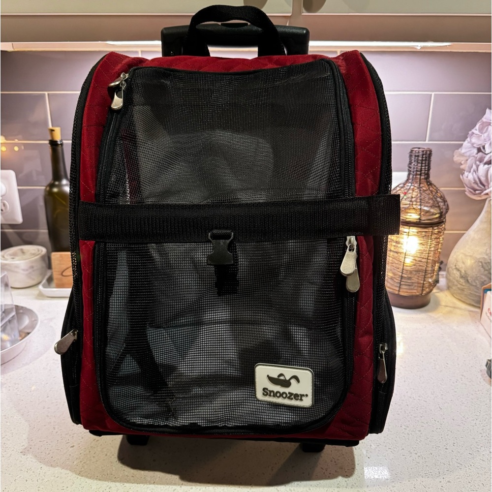 Snoozer Pet products- roll around Travel Dog / Cat carrier backpack 4 in 1